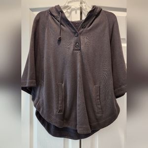Hoodie/poncho half sleeves small . Super soft and warm.
